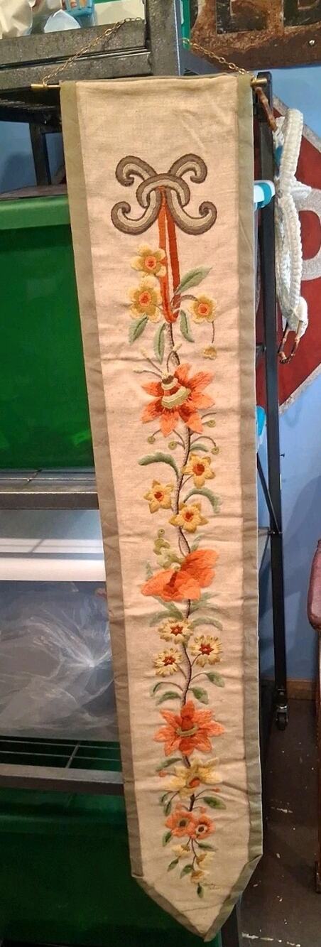 Vintage Crewel Embroidery Bell Pull Floral Linen Hand Stitched Hanger 46.5 × 7.5